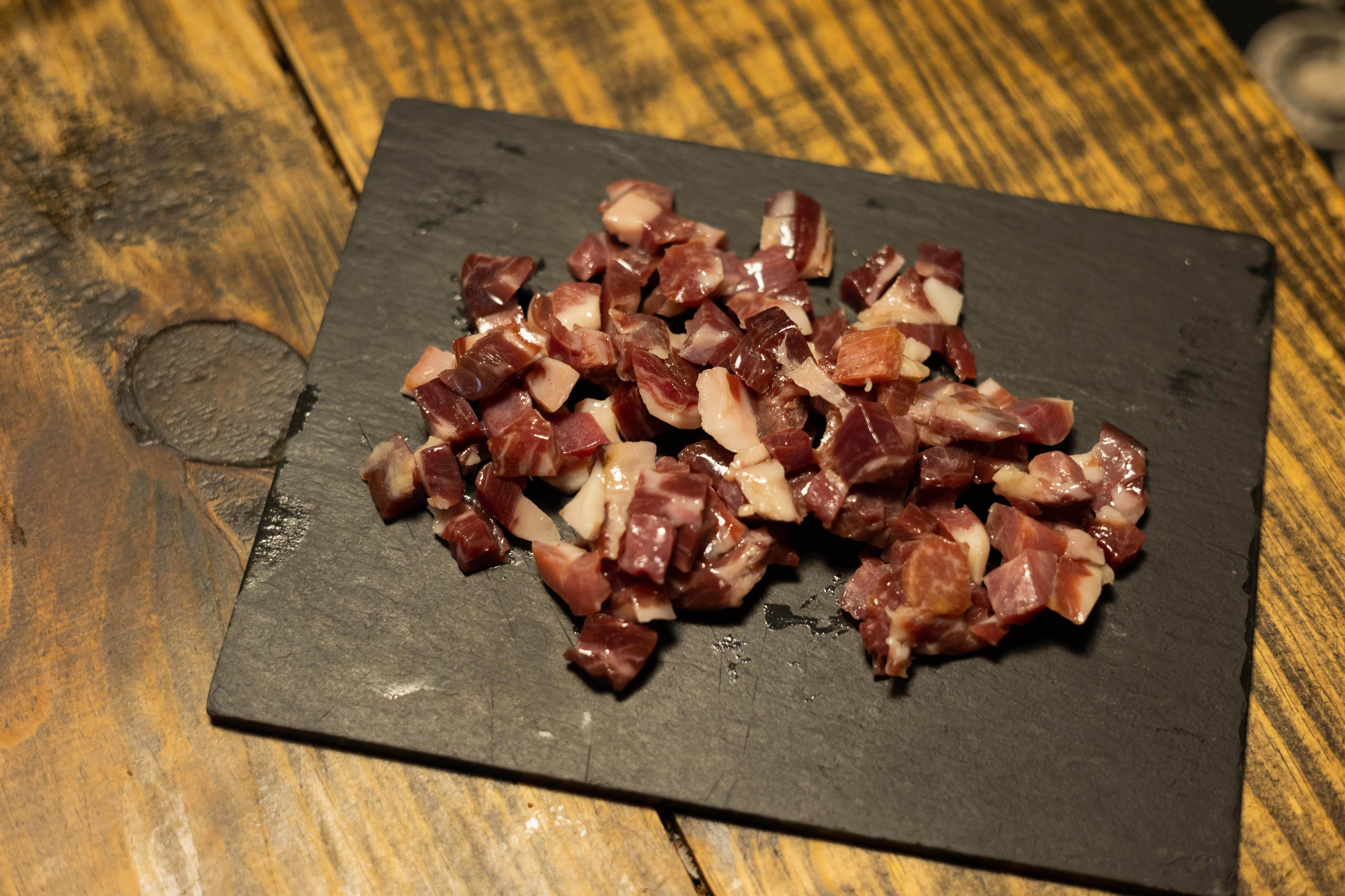 Taquitos de jamón en el tabanco jerezano.