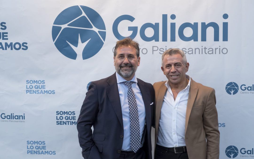 José Luis López 'El Turronero' (derecha), presidente de la Fundación López Mariscal, en Ubrique en 2019, en una imagen de la web de la entidad.