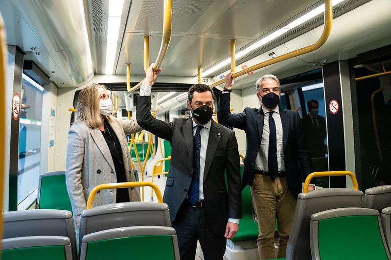 El presidente andaluz, Juan Manuel Moreno, en el metro de Málaga. El presidente andaluz, Juan Manuel Moreno, en el metro de Málaga.