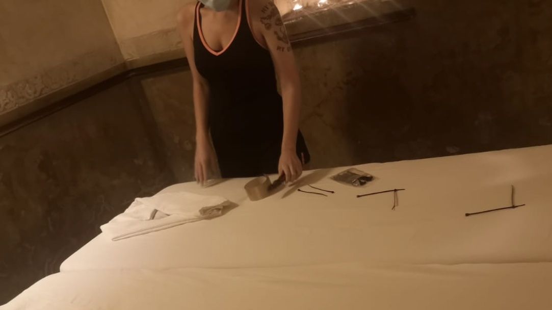 Foto cedida por una denunciante en la sala de masajes del interior de los baños árabes de Jerez, en una imagen de archivo.
