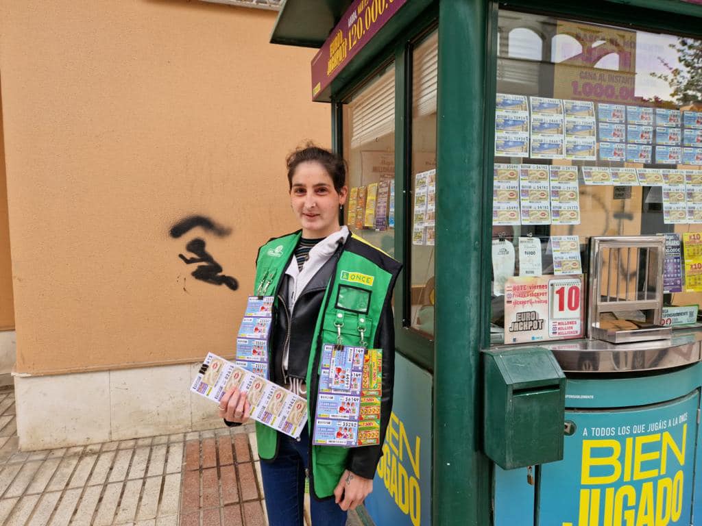 Celia Barba, vendedora de la ONCE en Sanlúcar.   LA ONCE.