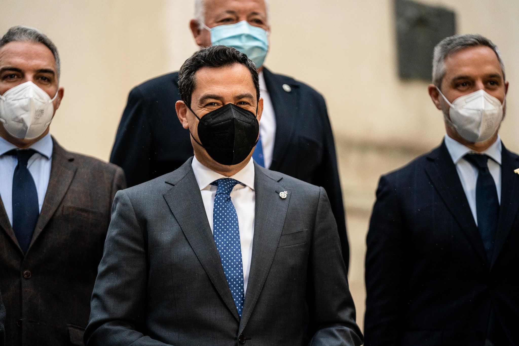 En el centro, Moreno Bonilla, presidente de la Junta, flanqueado por Bendodo (izda. de la imagen) y Bravo, en una imagen de archivo.