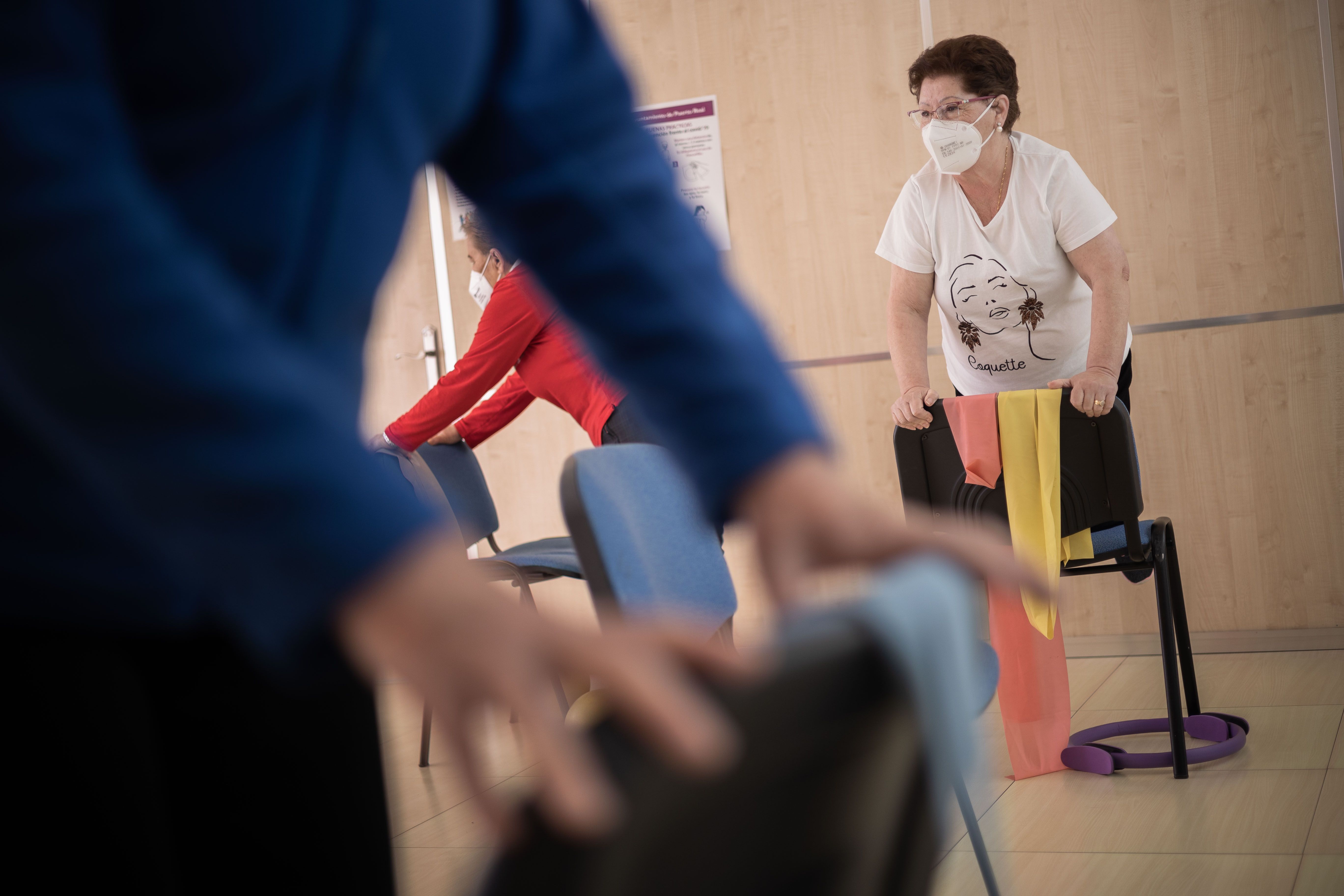 Una clase de rehabilitación en el centro cívico Ciudad Abierta.