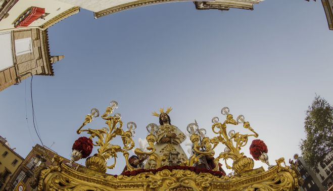 Frontal del misterio del Consuelo con la imagen coronando el conjunto.   ESTEBAN