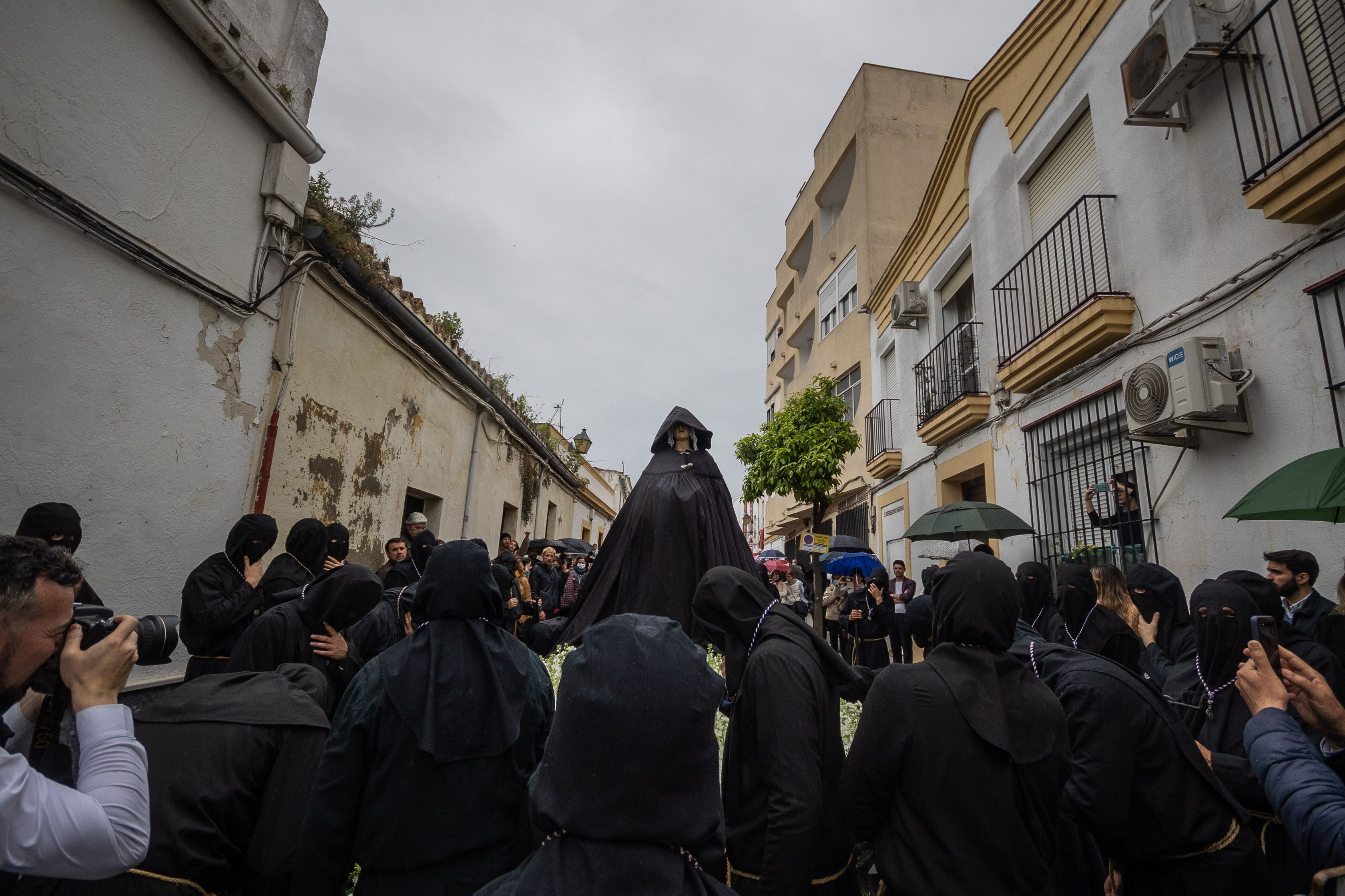 La Hermandad de Amor y Sacrificio, en Jerez, en una Semana Santa de lluvia. La Hermandad de Amor y Sacrificio, en Jerez, en una Semana Santa de lluvia.