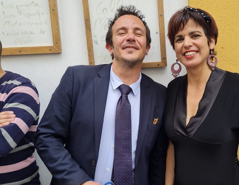 'Kichi' y Teresa Rodríguez esperando la salida del Cristo de la Palma. 'Kichi' y Teresa Rodríguez esperando la salida del Cristo de la Palma.
