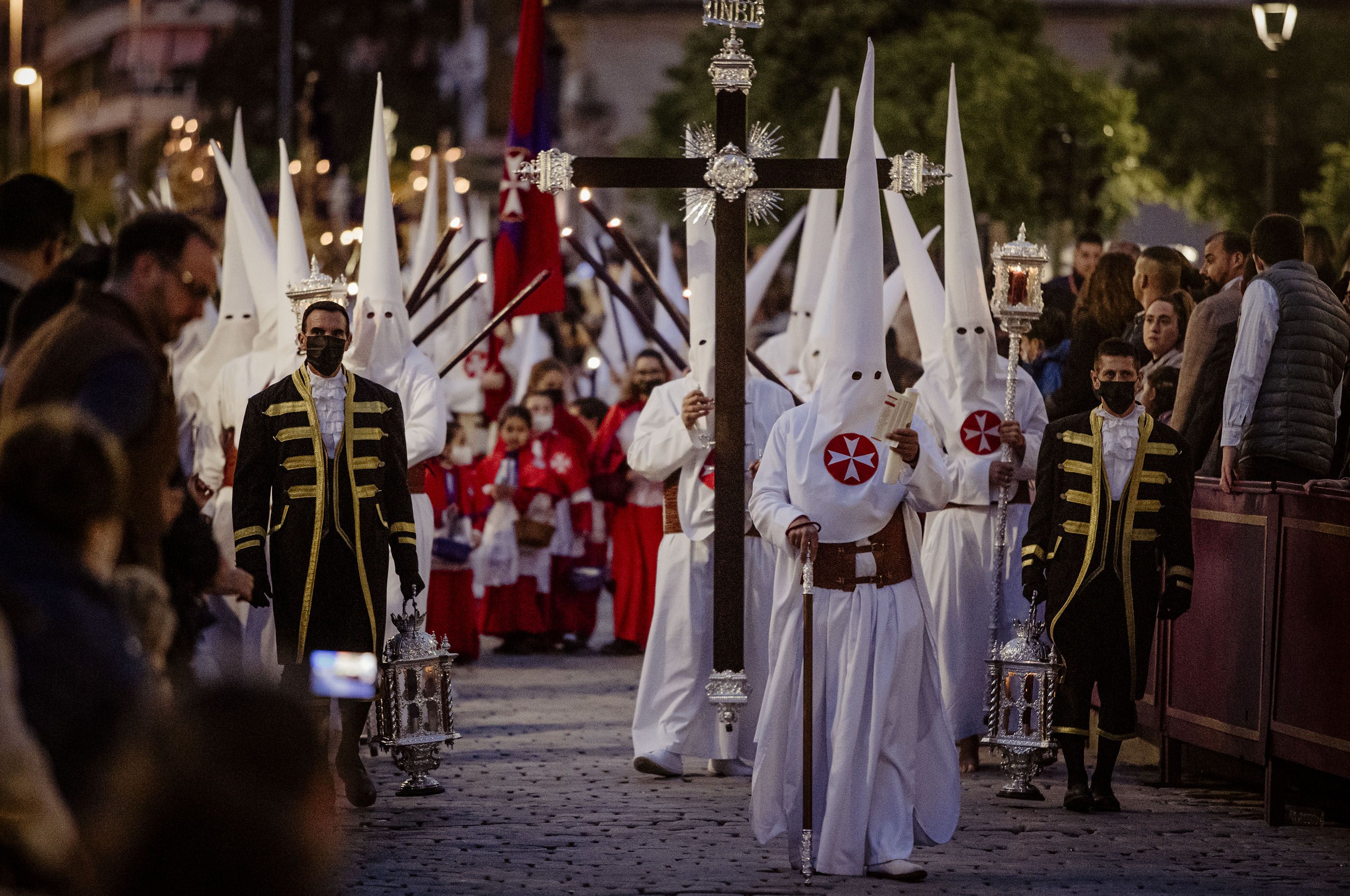 Cortejo de nazarenos del Cristo del Amor.    ESTEBAN