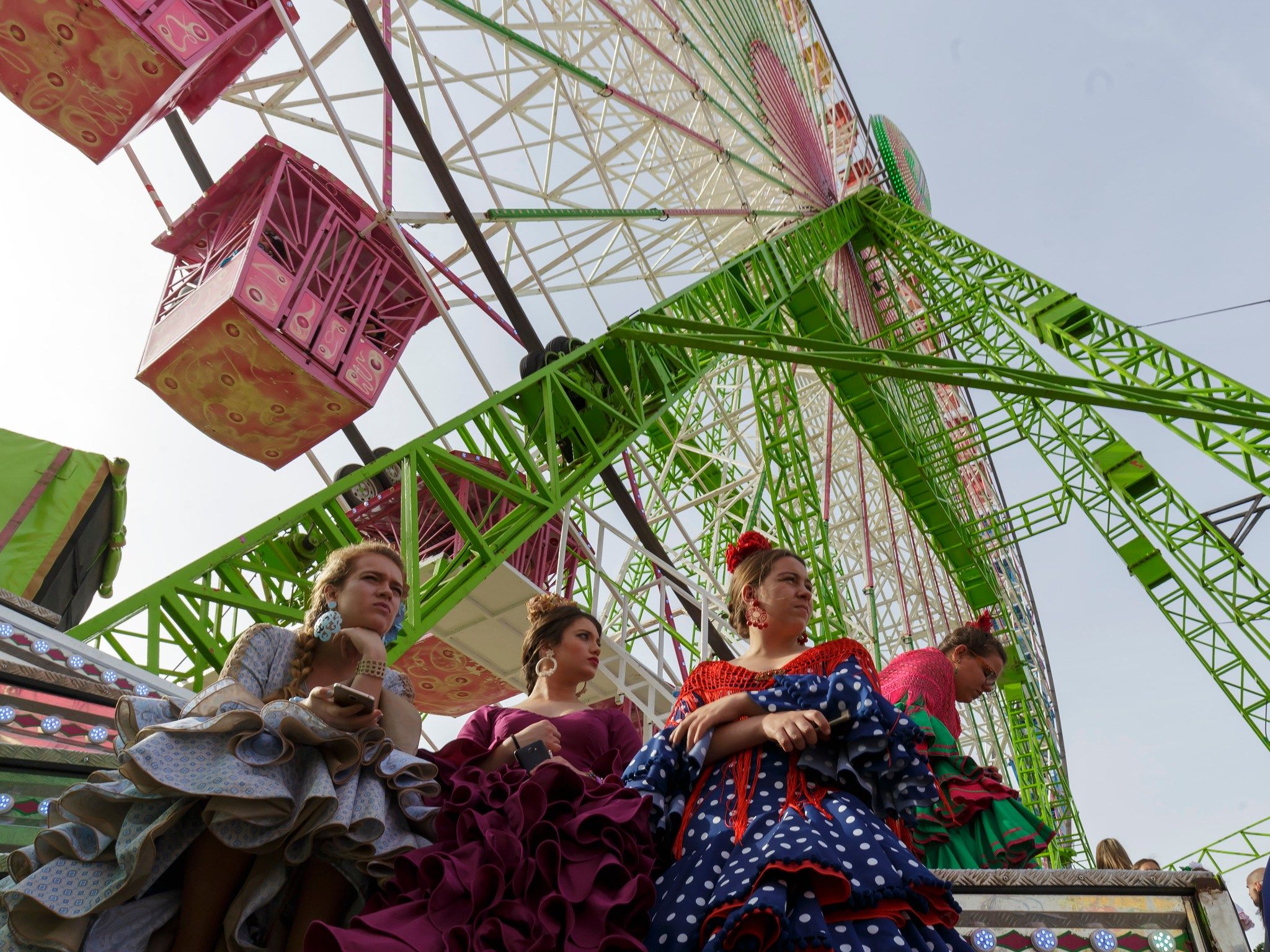 Por las nubes están algunos productos en la Feria de Abril. Por las nubes están algunos productos en la Feria de Abril.
