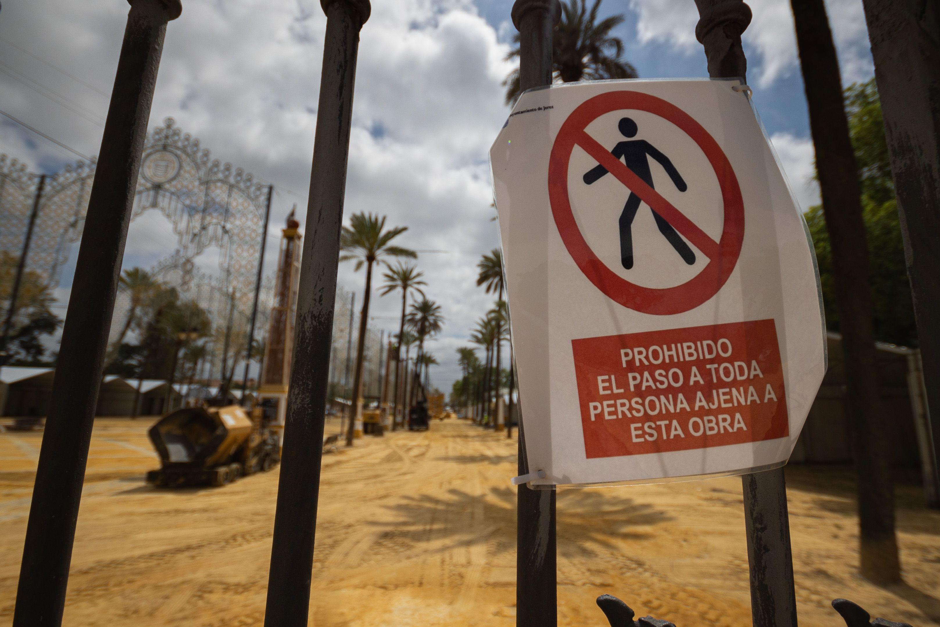 Un cartel en la entrada al Hontoria, donde se celebra la Feria del Caballo. Un cartel en la entrada al Hontoria, donde se celebra la Feria del Caballo.