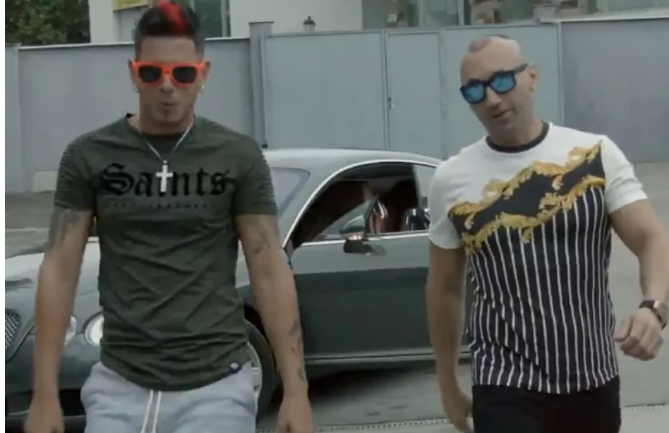 Francisco Tejón, del clan de 'Los Castañas', en un videoclip del cantante Clase A, es el único de los quince acusados que ingresará en prisión.