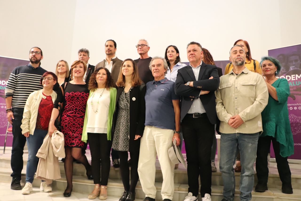 Los asistente al acto de Podemos para mostrar su respaldo a Juan Antonio Delgado. Los asistente al acto de Podemos para mostrar su respaldo a Juan Antonio Delgado.