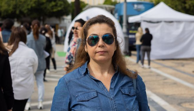 Ángeles, frente a las carpas instaladas en la Plaza del Arenal.
