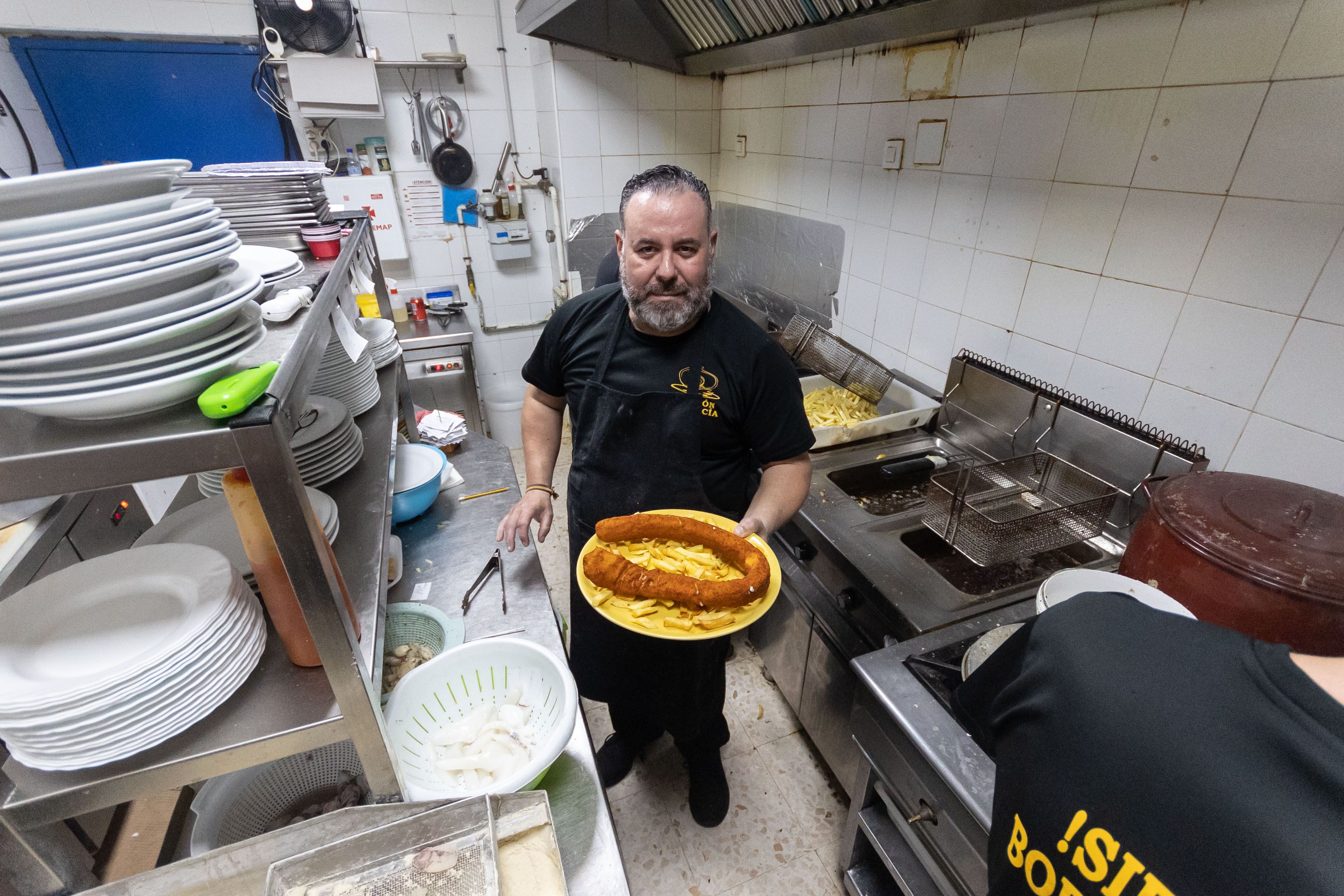Flamenquín de gran tamaño.