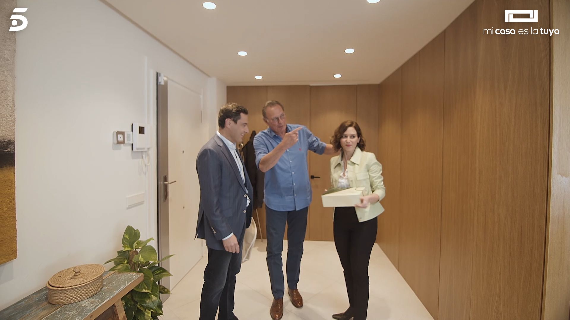 Moreno Bonilla, junto a Bertín Osborne e Isabel Díaz Ayuso. Moreno Bonilla, junto a Bertín Osborne e Isabel Díaz Ayuso.