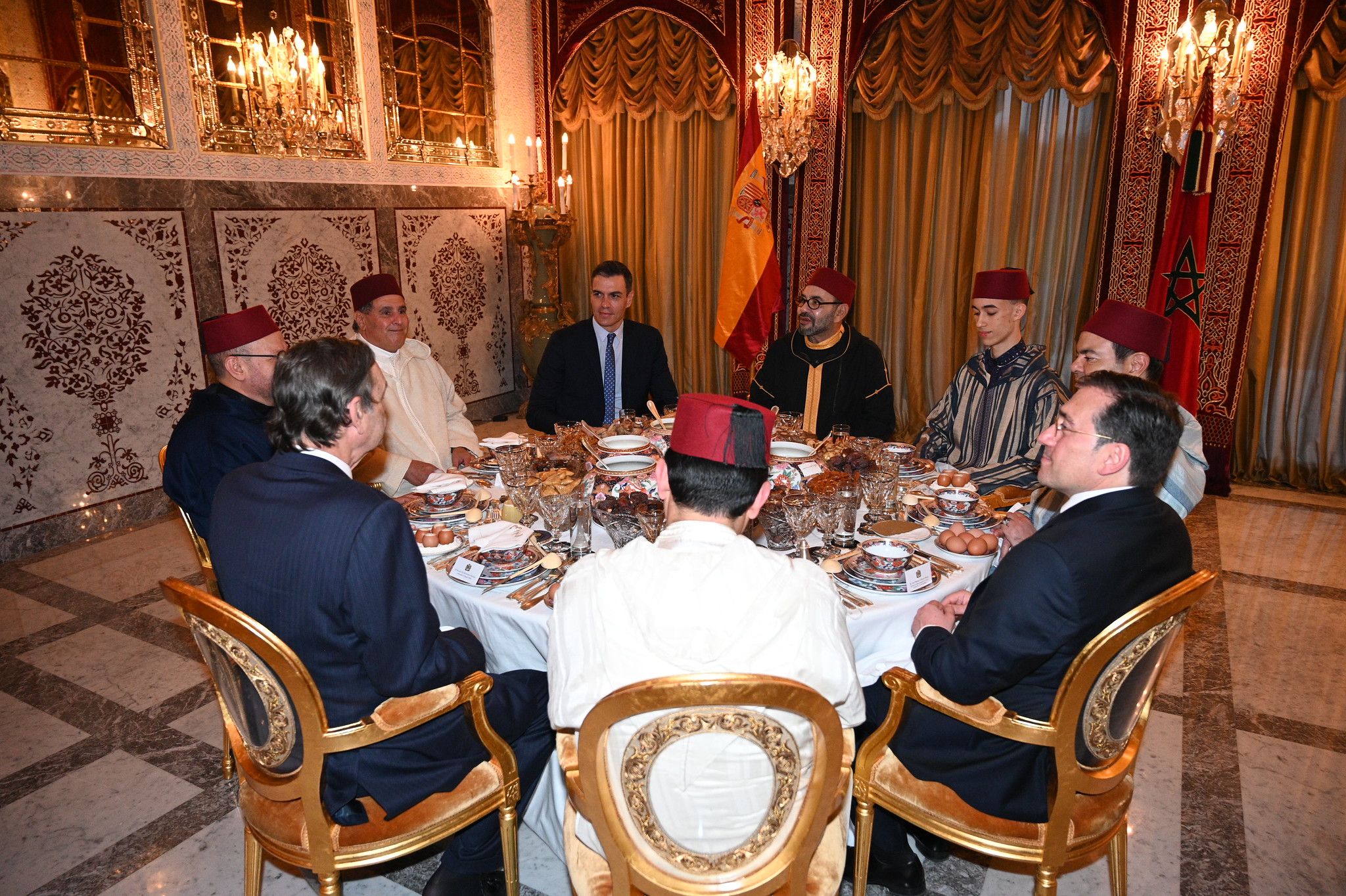 El presidente del Gobierno, Pedro Sánchez, en una reunión en Rabat con el rey de Marruecos, Mohamed VI. El presidente del Gobierno, Pedro Sánchez, en una reunión en Rabat con el rey de Marruecos, Mohamed VI.