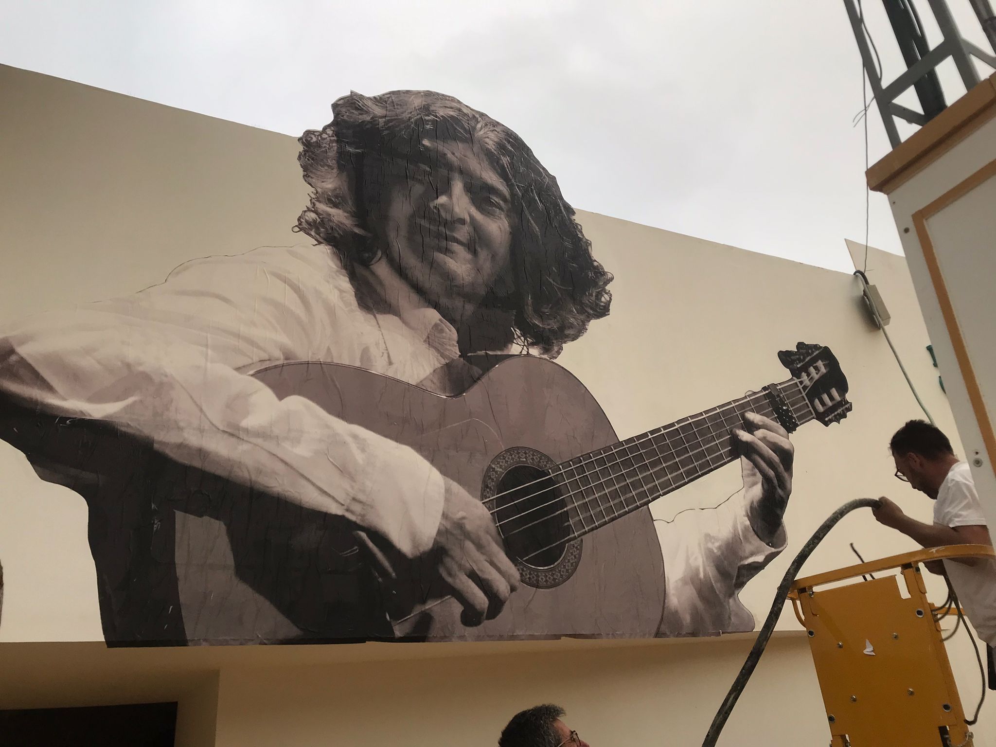 ¿Dónde escuchar flamenco en vivo y en directo en la Feria del Caballo? Mural de Moraíto en la caseta de la peña Buena Gente. ¿Dónde escuchar flamenco en vivo y en directo en la Feria del Caballo? Mural de Moraíto en la caseta de la peña Buena Gente.
