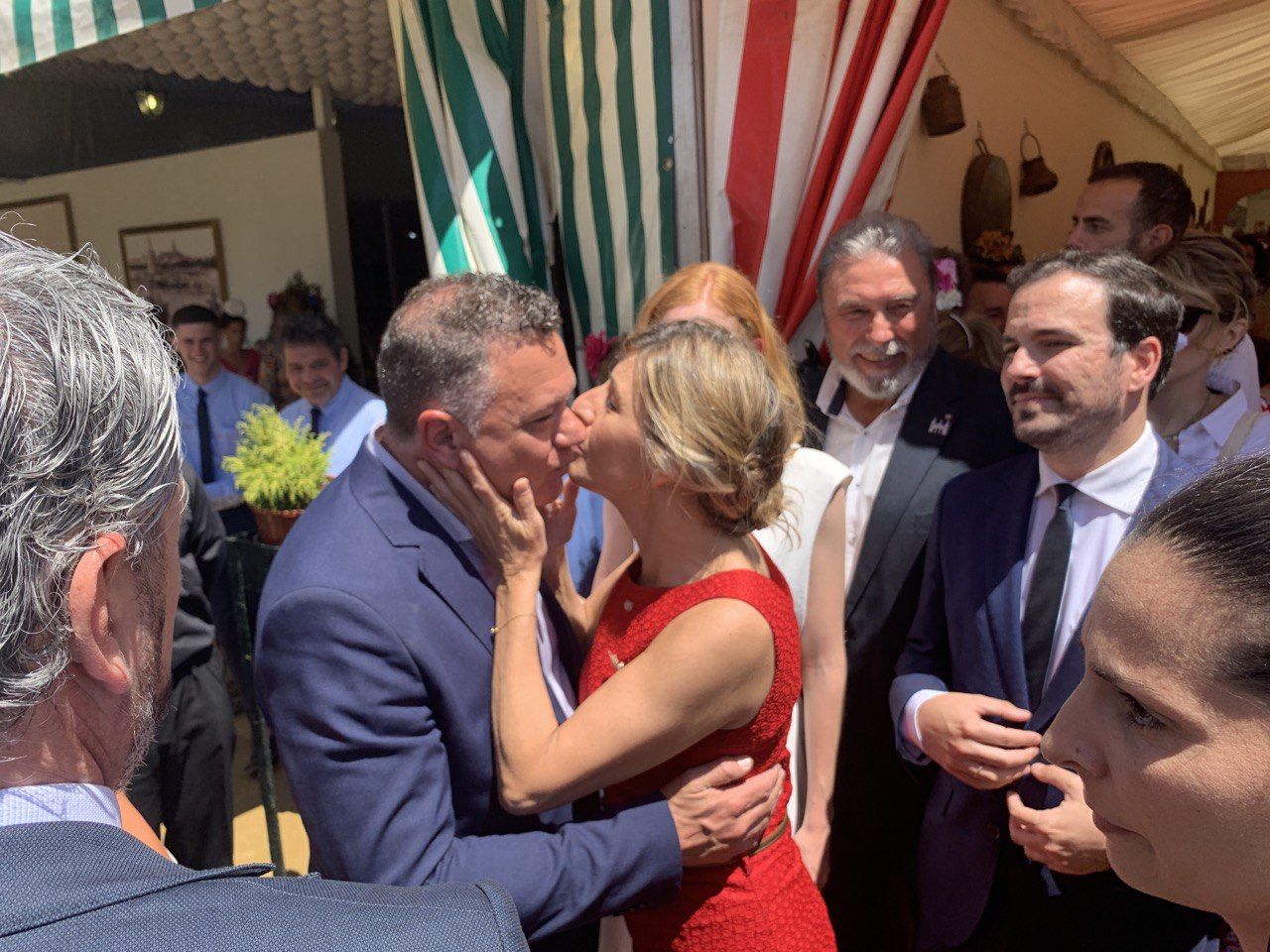 Yolanda Díaz con el candidato de Podemos, Juan Antonio Delgado.