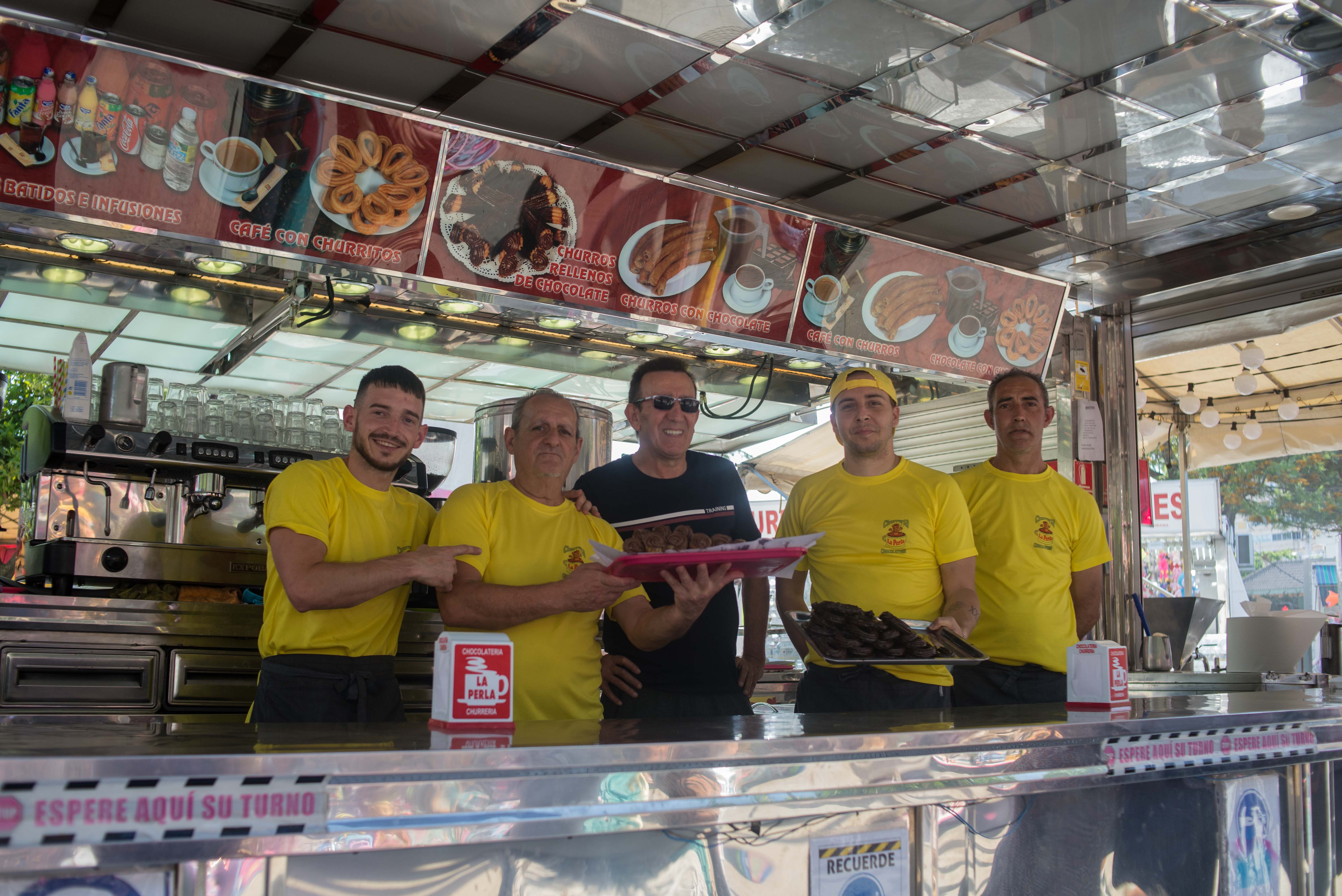 Equipo de la churrería La Perla, una de las clásicas de la Feria del Caballo.