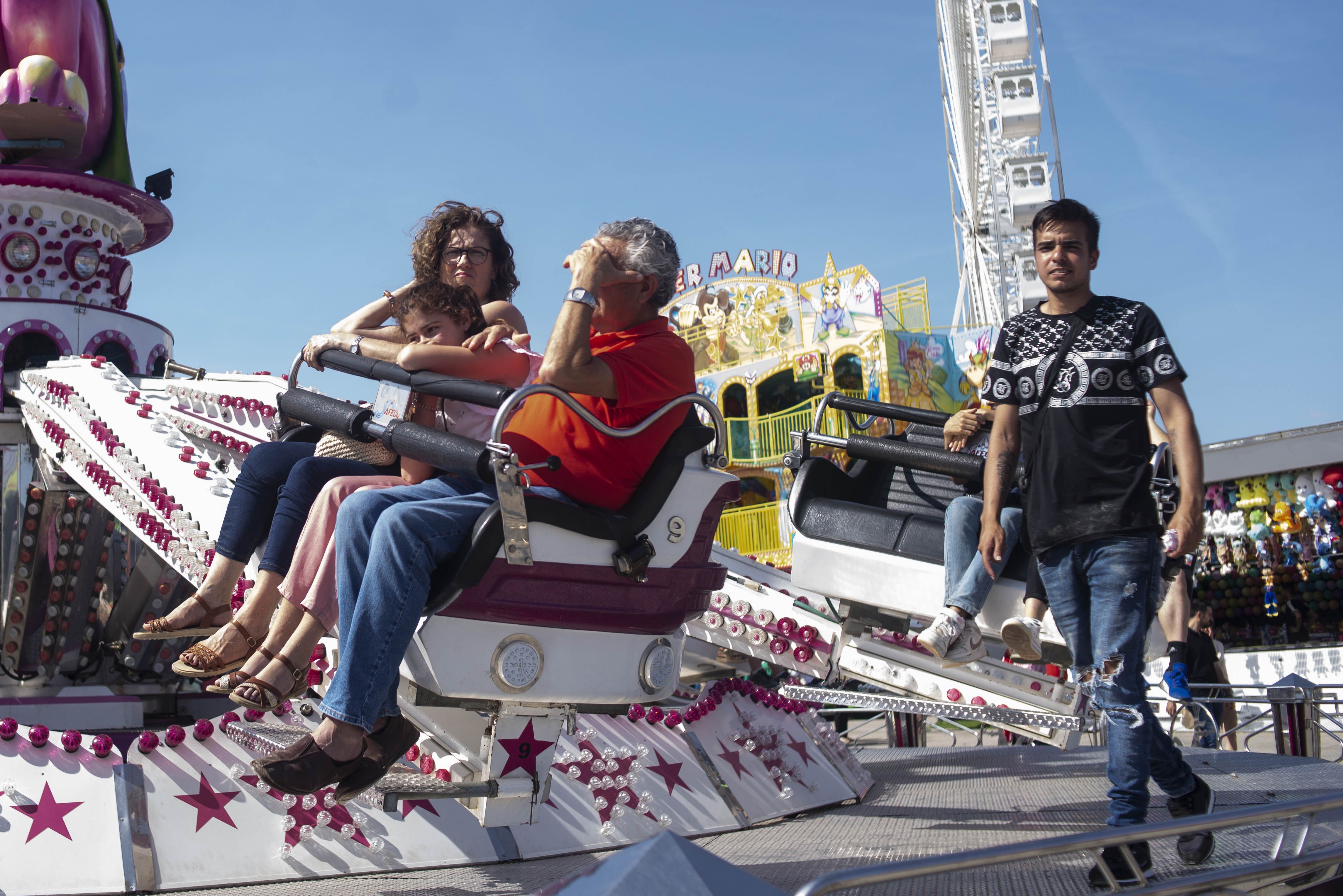 Una familia disfruta en el Super Canguro.