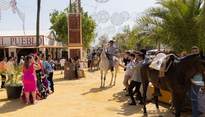 Ambiente del lunes en la el Real de la Feria del Caballo 2022
