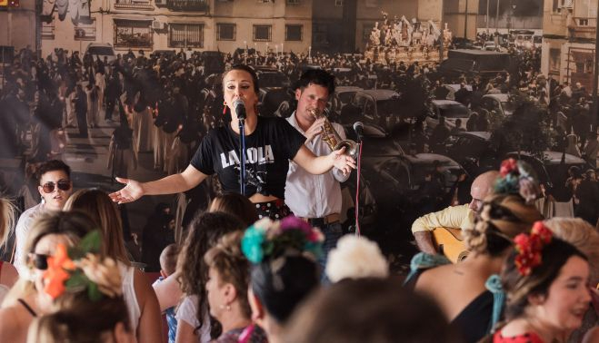 GANARSE LA VIDA CANTANDO EN LA FERIA 4
