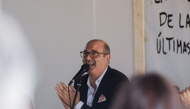 GANARSE LA VIDA CANTANDO EN LA FERIA 1 3