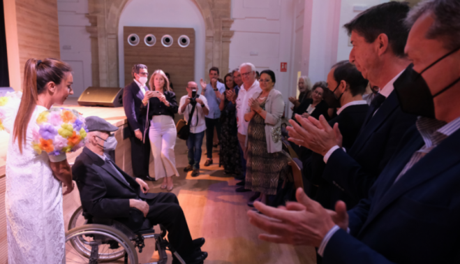 Manolo Sanlúcar, en un homenaje en su ciudad 1.  JUAN LÓPEZ CEPERO