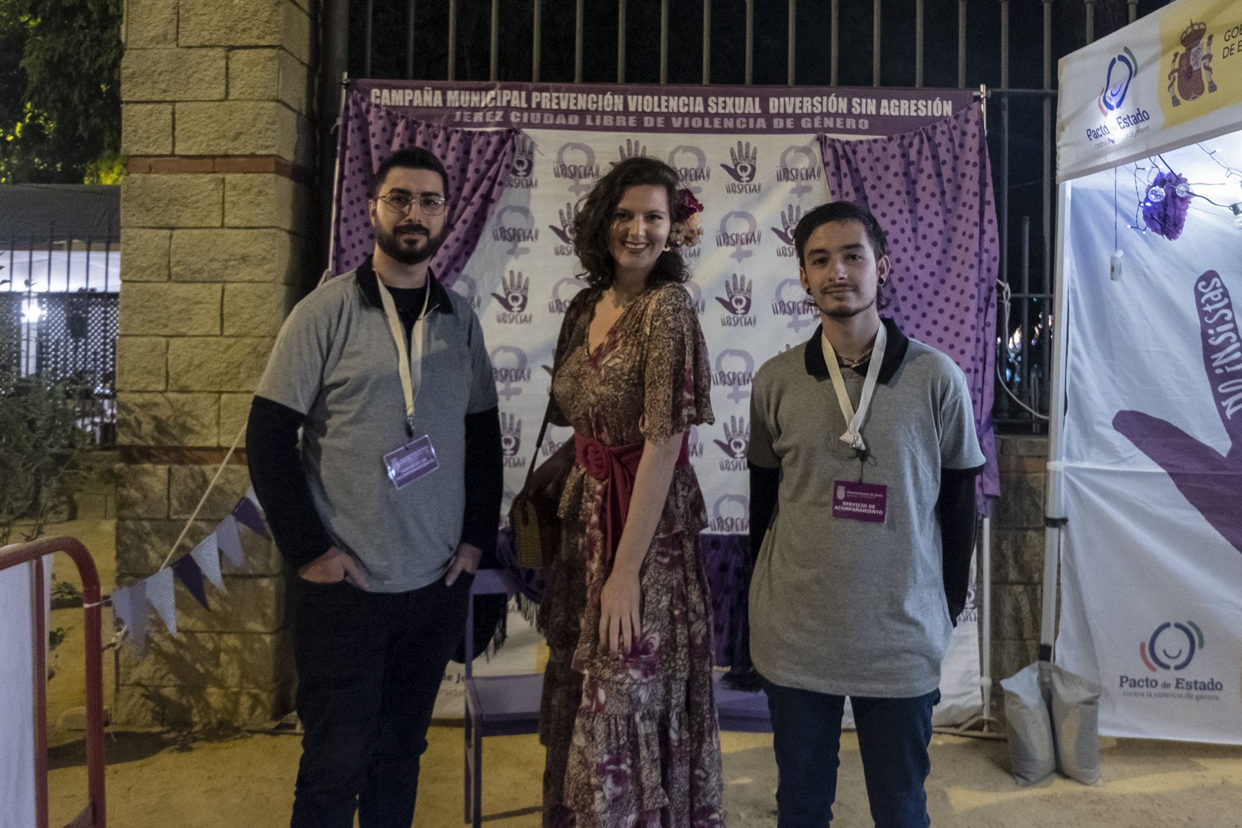 Elisa junto a sus acompañantes en el Punto Violeta.