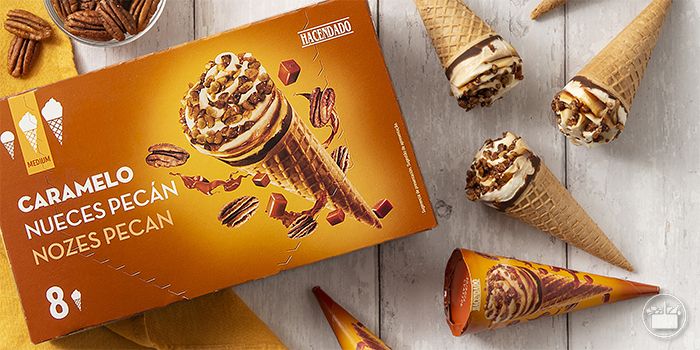 Cono helado de nueces pecán. 
