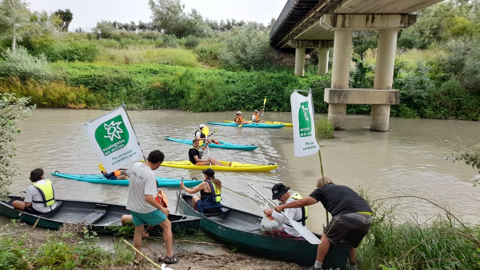 El 'Descenso del Guadalete', deporte para reivindicar un río limpio a su paso por Jerez.