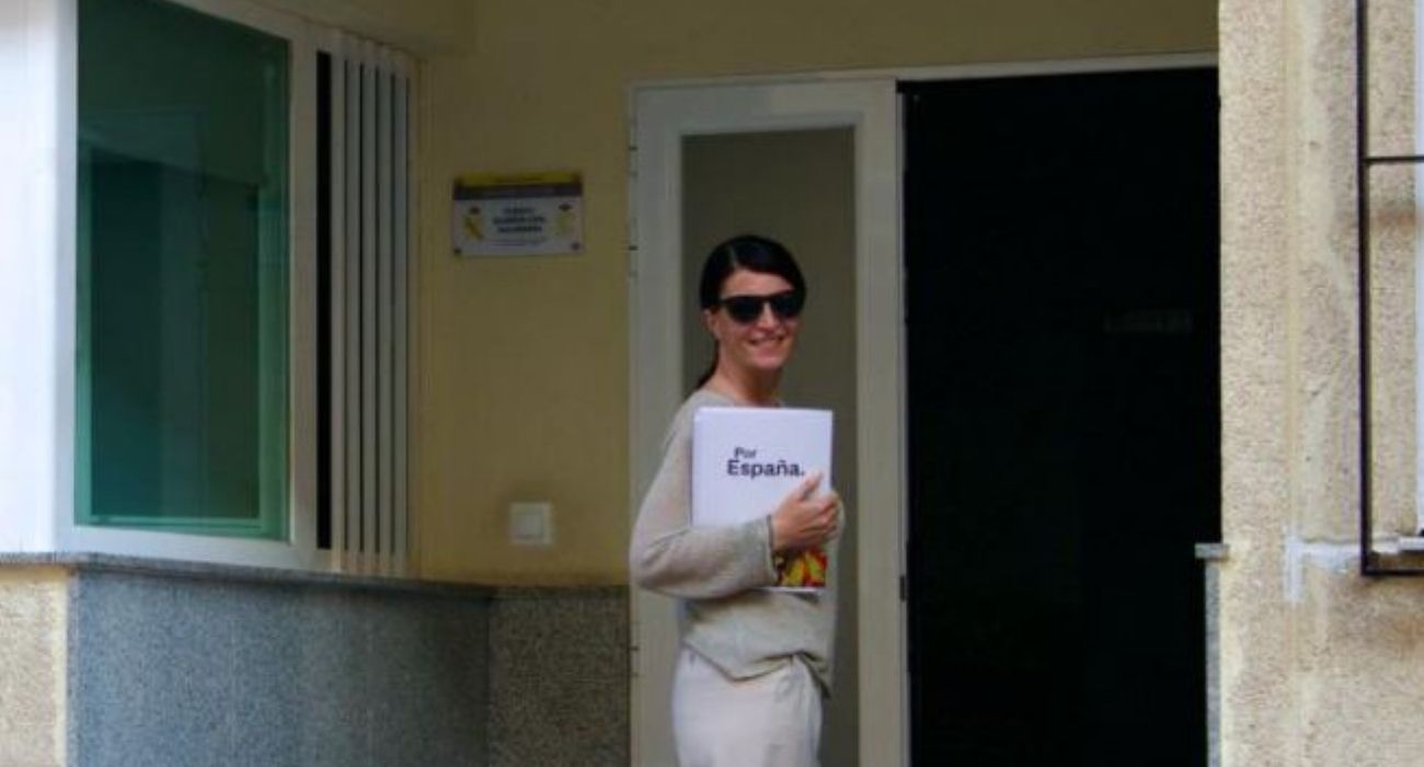 Macarena Olona, a su entrada al cuartel de la Guardia Civil, donde ha denunciado a la alcaldesa de Salobreña por presunto delito electoral y prevaricación.