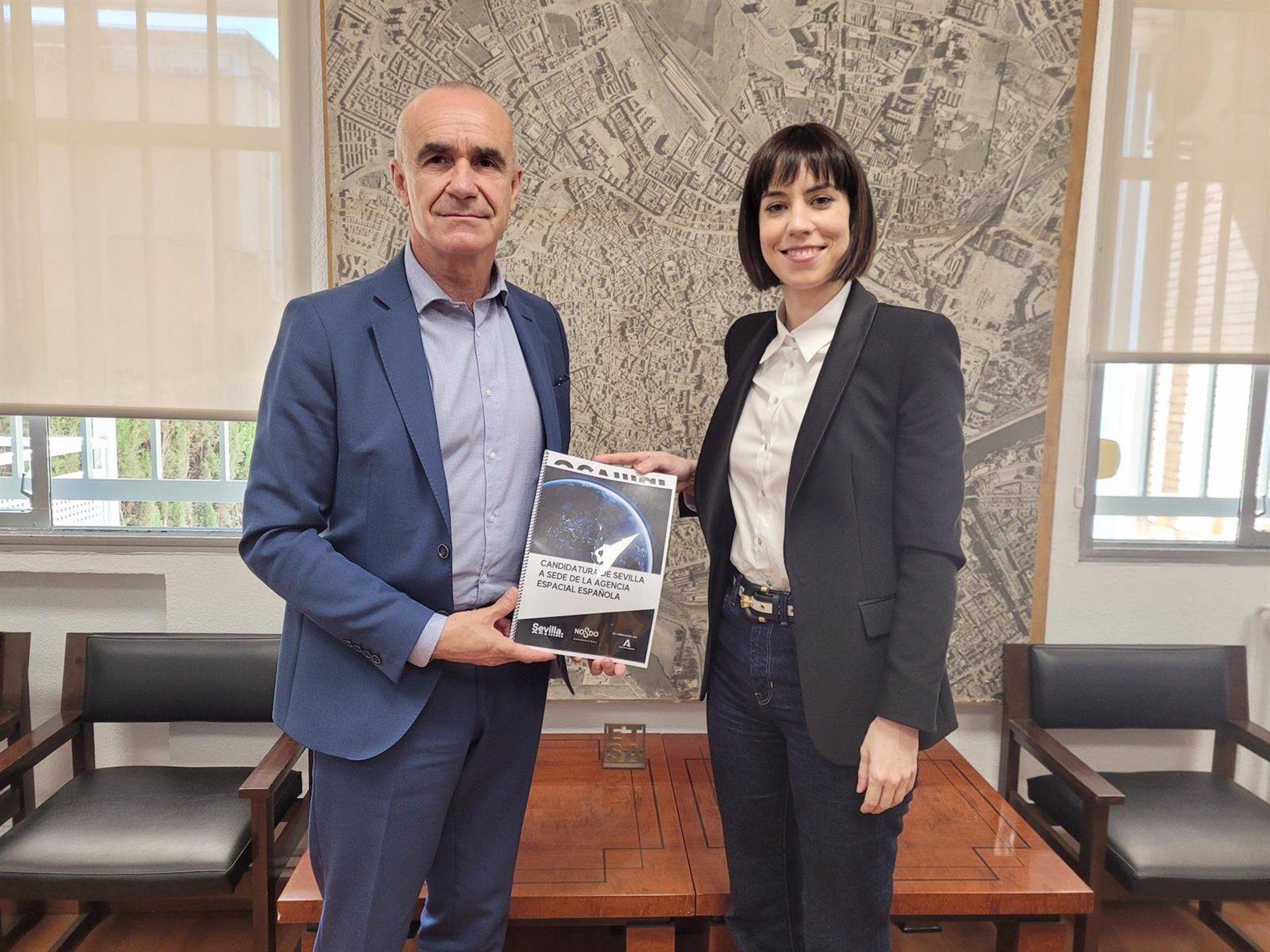 l alcalde de Sevilla, Antonio Muñoz, y la ministra de Ciencia, Diana Dorant. l alcalde de Sevilla, Antonio Muñoz, y la ministra de Ciencia, Diana Dorant.