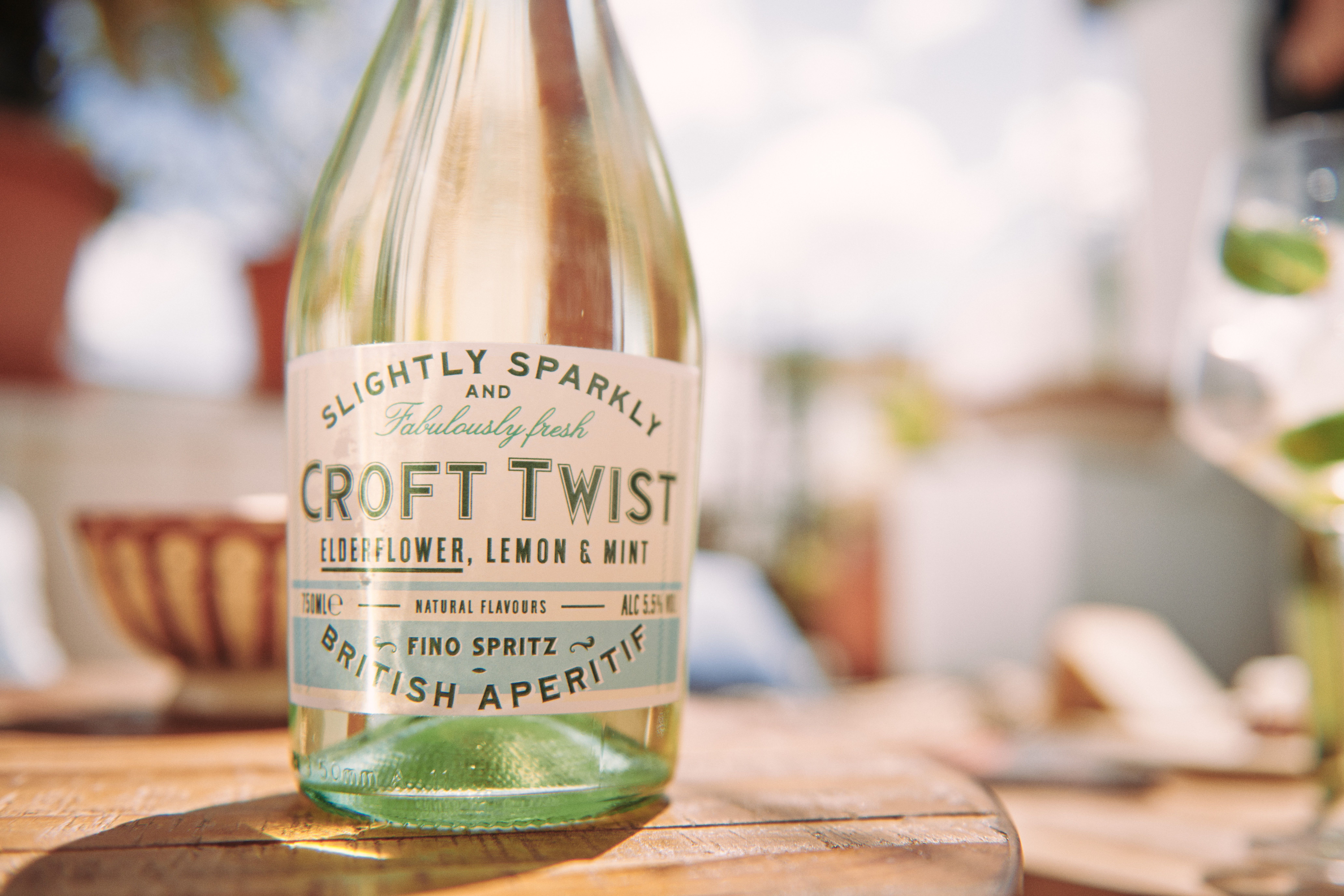 Croft Twist es el wine spritz único que mezcla el carácter del Fino Croft con un toque de hierbabuena. Croft Twist es el wine spritz único que mezcla el carácter del Fino Croft con un toque de hierbabuena.