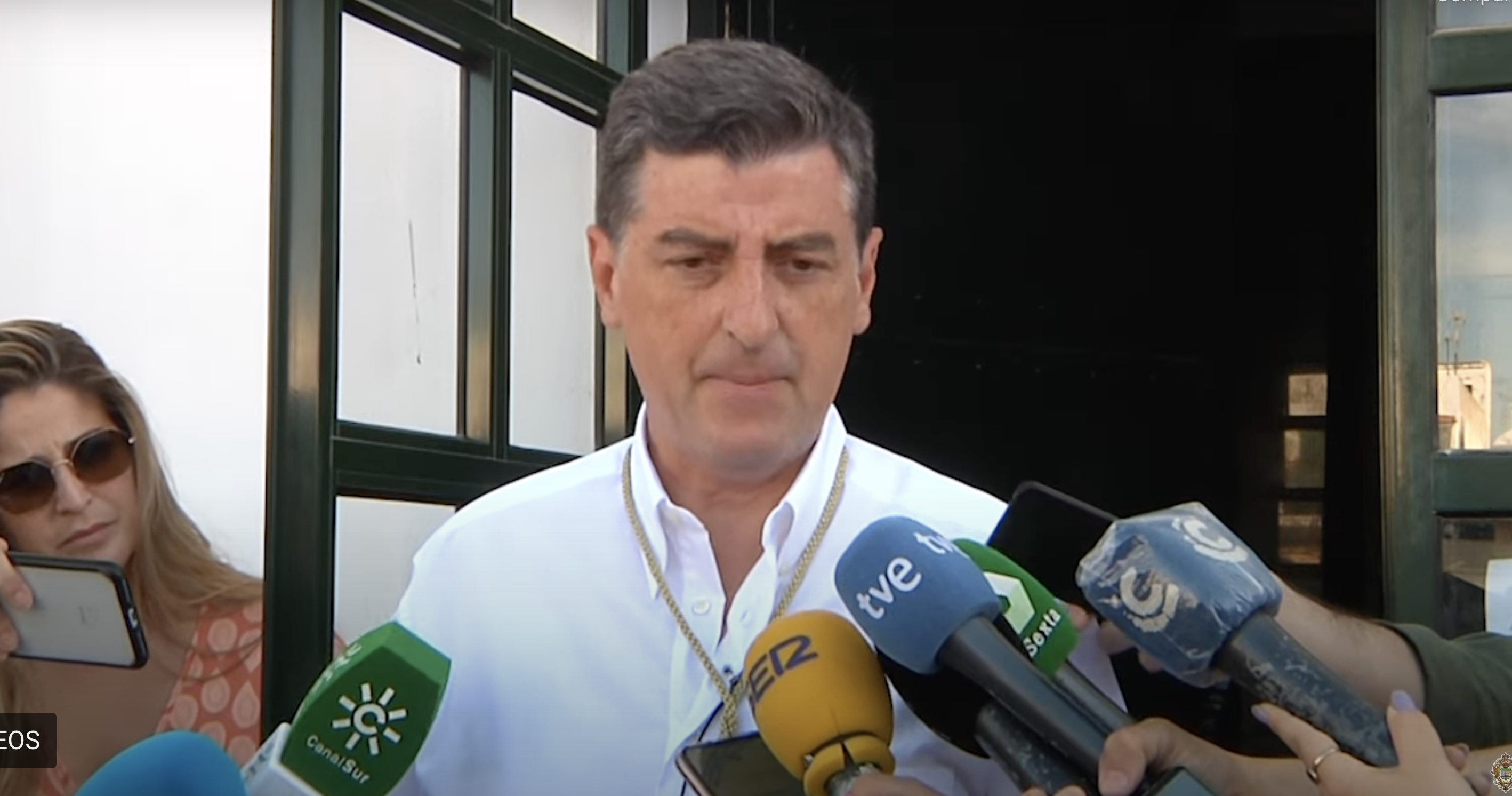 Santiago Padilla durante su comparecencia ante los medios de comunicación.   ROCIO.COM