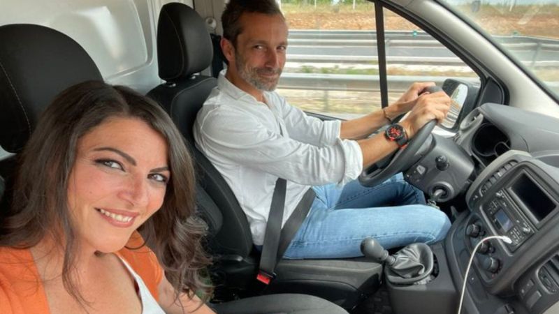 Álvaro Zancajo 'condujo' la campaña electoral de Macarena Olona en Andalucía. 