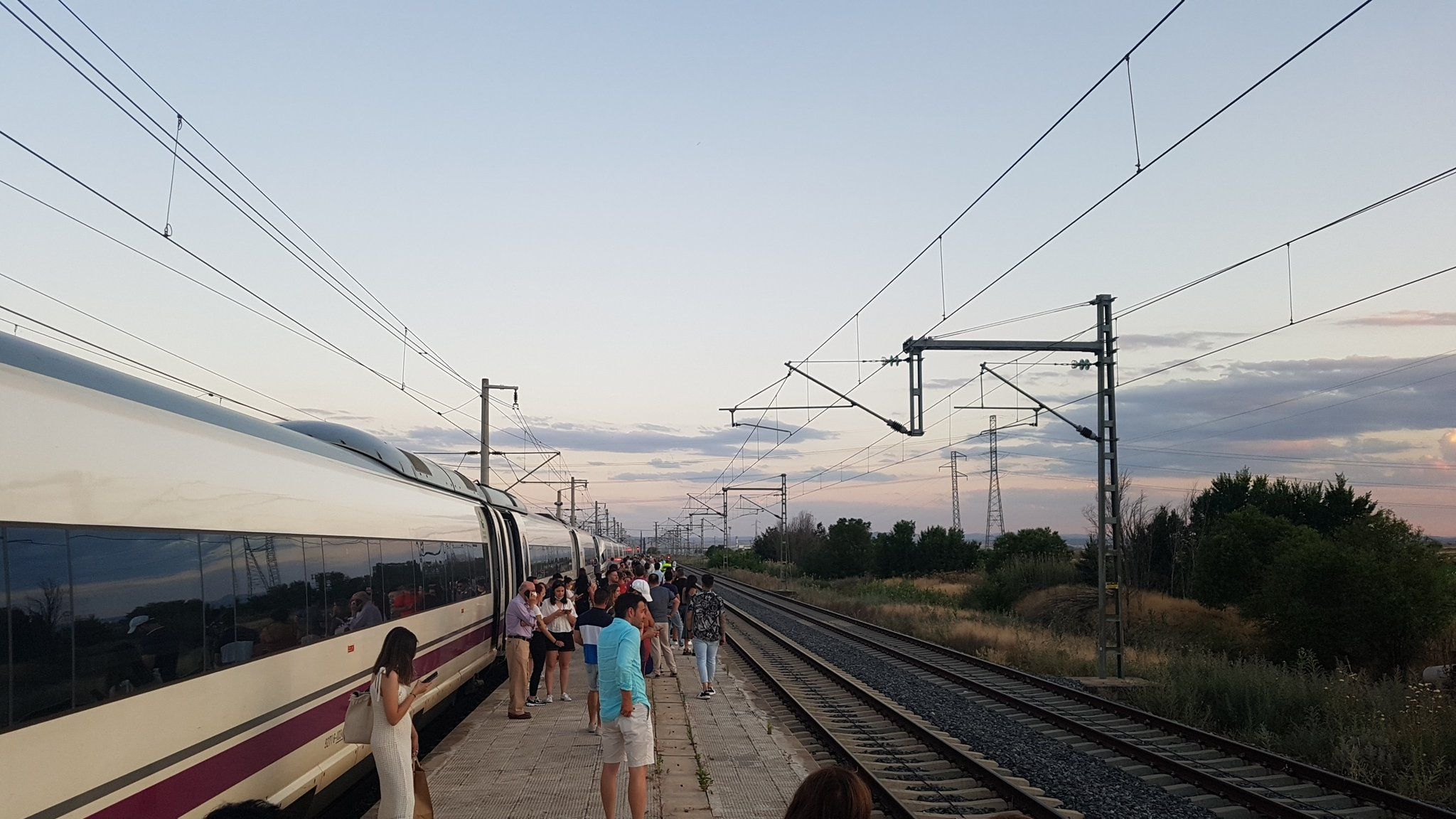 Pasajeros del AVE Madrid-Málaga tirados tras la avería del tren