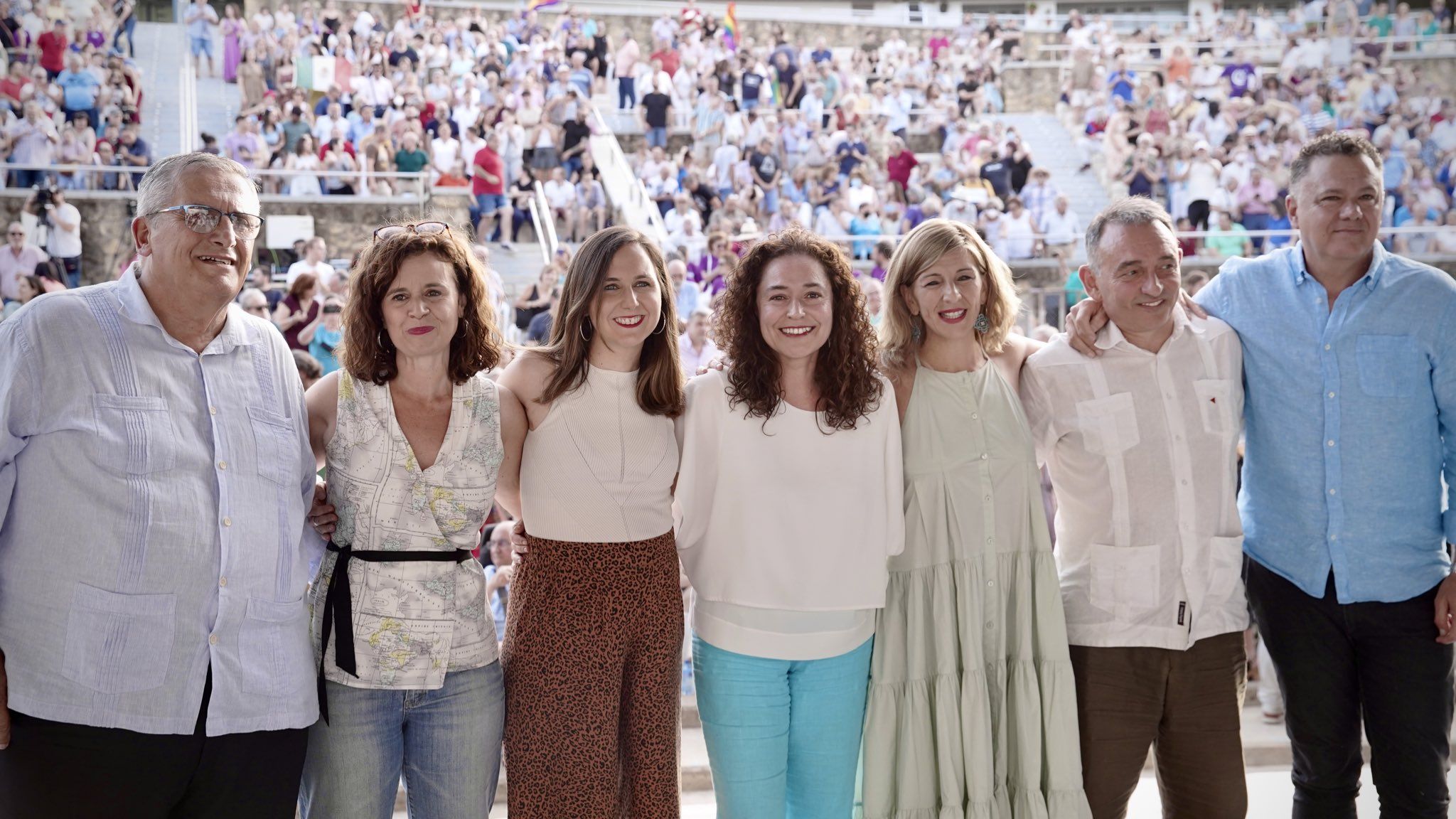 Yolanda Díaz e Inma Nieto, en el centro de la imagen, junto a Ione Belarra, Juan Antonio Delgado, Esperanza Gómez, Enrique Santiago y José A. Jiménez, este pasado sábado en Córdoba.