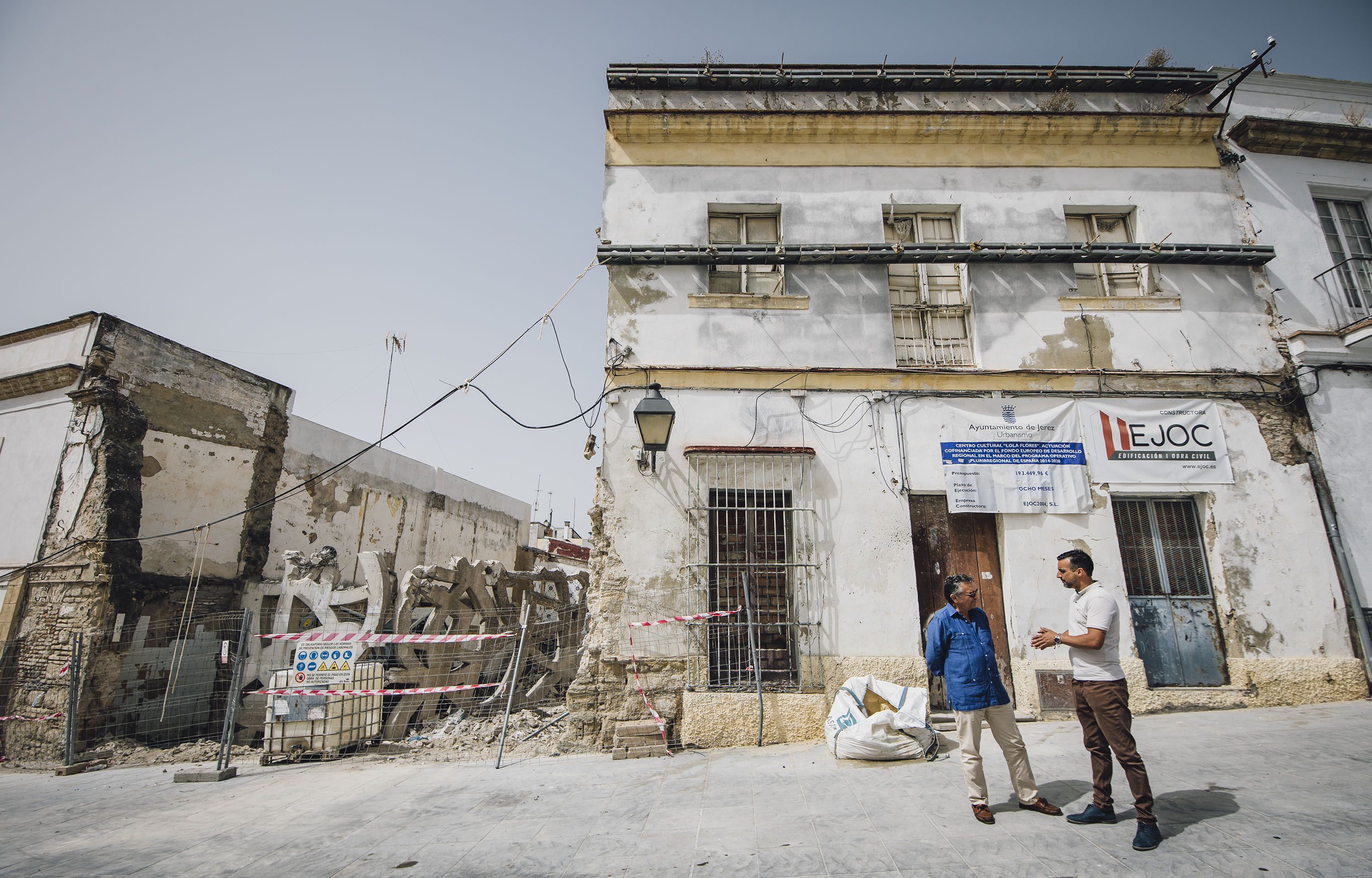 José Antonio Díaz frente al inmueble que será el Tablao, zona comercial y de restauración frente al Museo de Lola Flores.   ESTEBAN