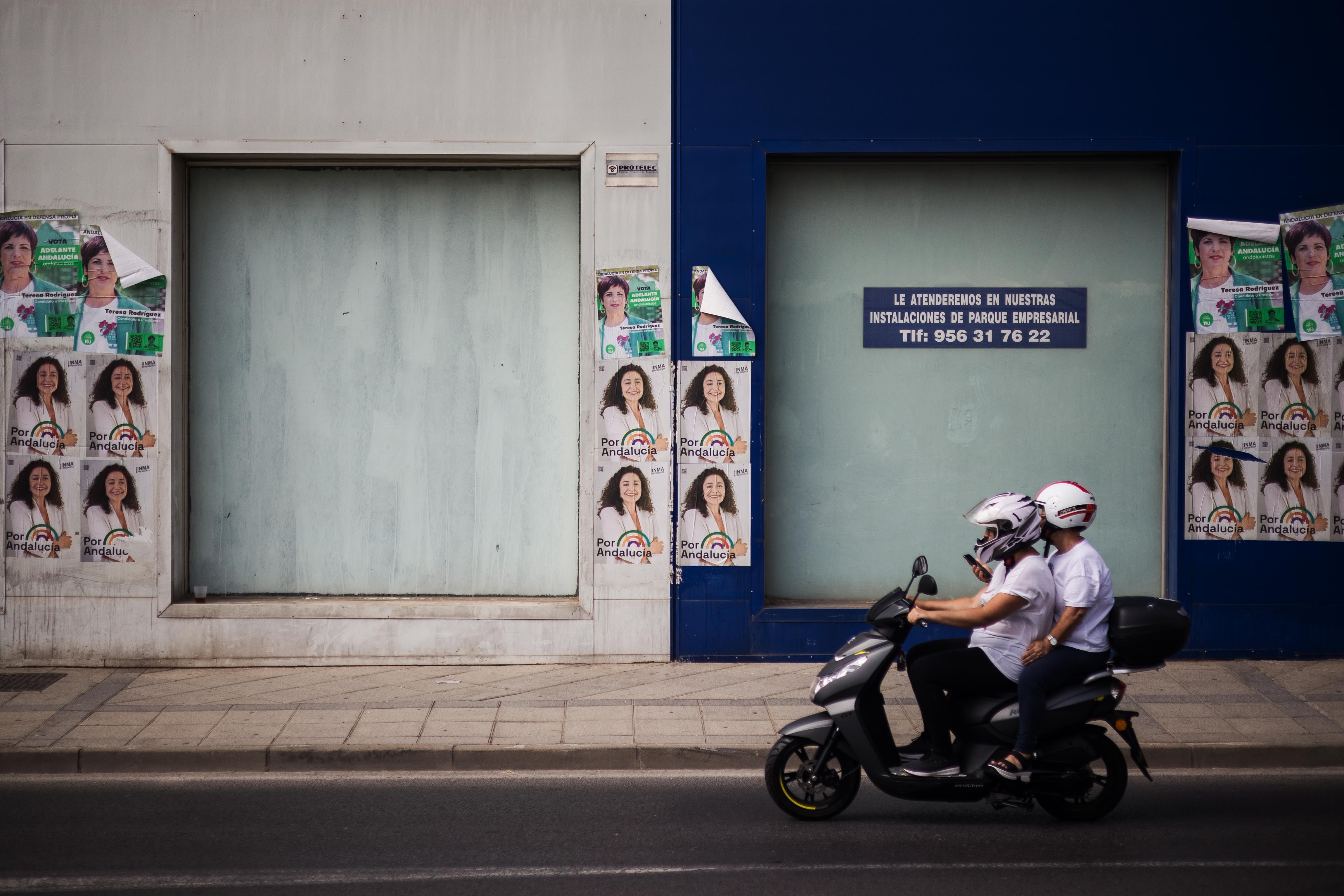 Carteles de Inmaculada Nieto (Por Andalucía) y Teresa Rodríguez (Adelante) tras estas elecciones andaluzas del 19J.