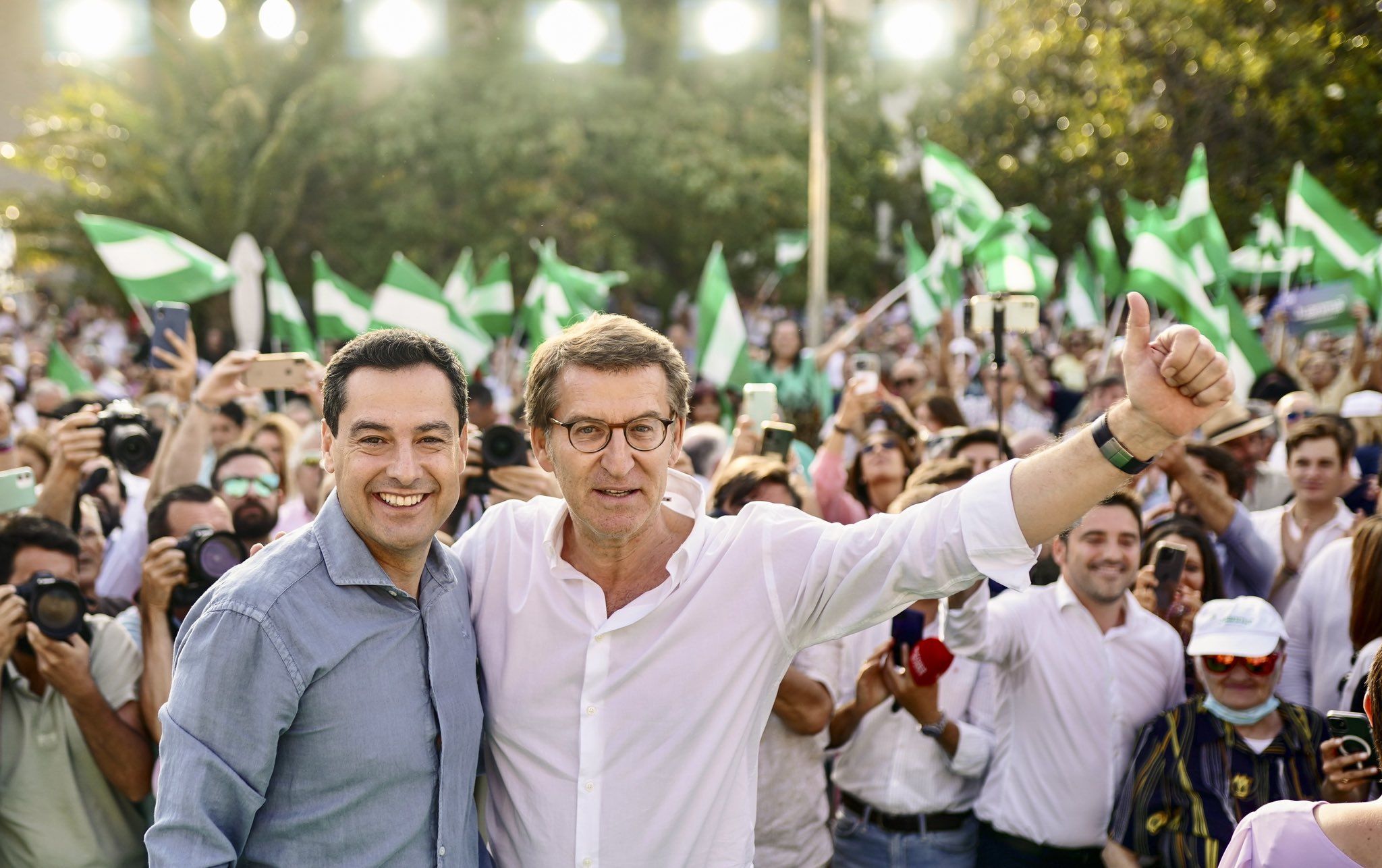 Juan Manuel Moreno y Alberto Núñez Feijóo, en una foto de la campaña de las andaluzas. Juan Manuel Moreno y Alberto Núñez Feijóo, en una foto de la campaña de las andaluzas.