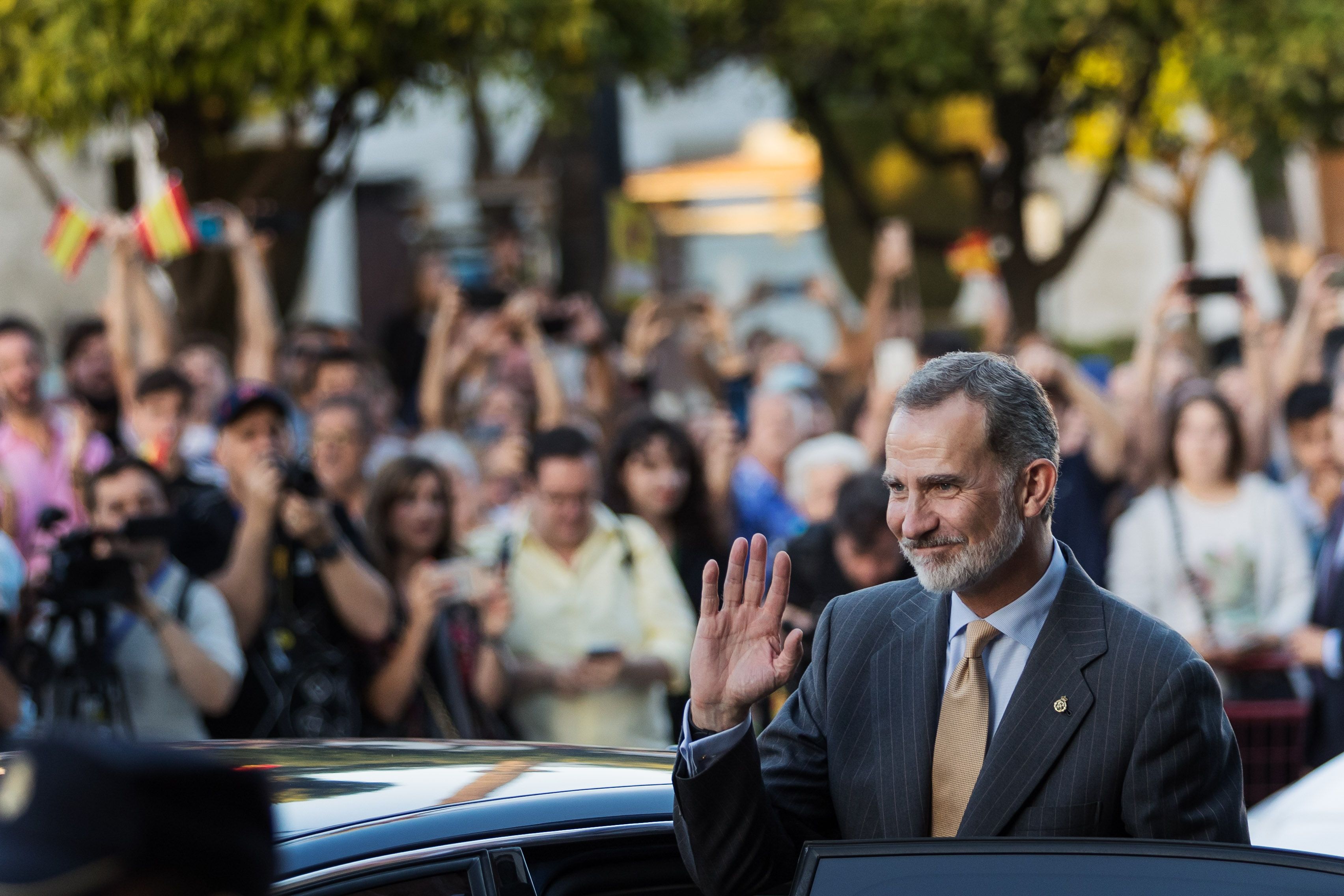 Felipe VI se despide de El Puerto.
