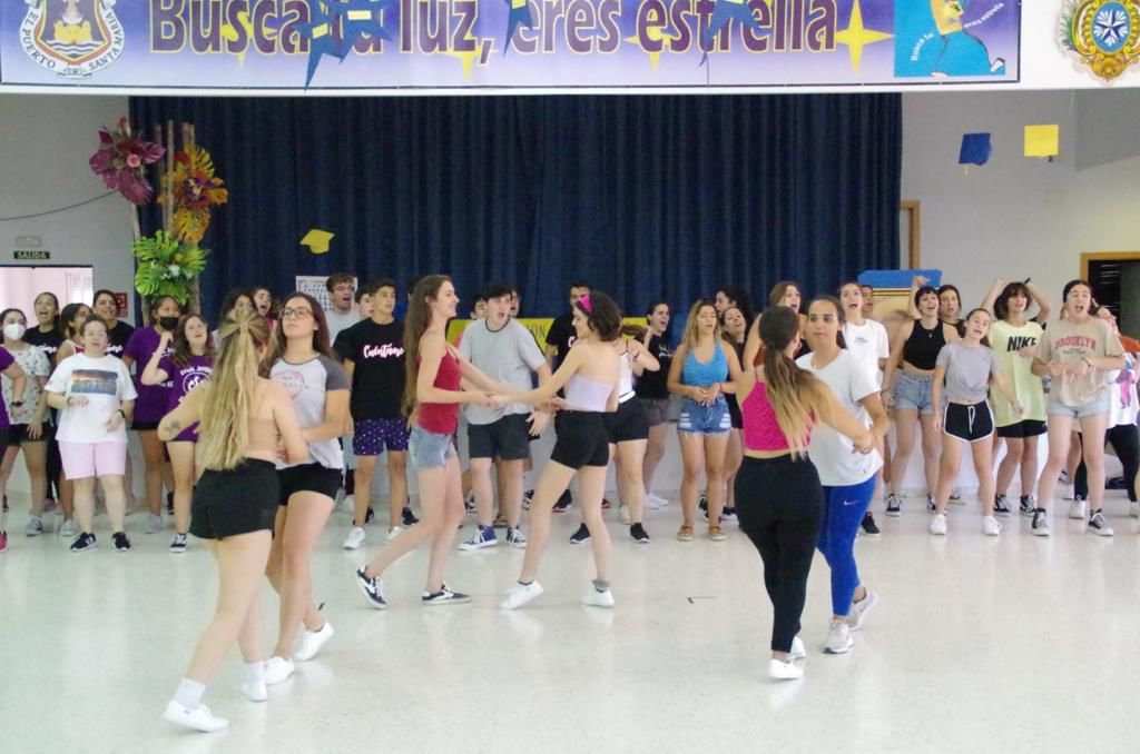 Ensayo del musical 'Cuéntame' de la coral juvenil La Salle Santa Natalia.