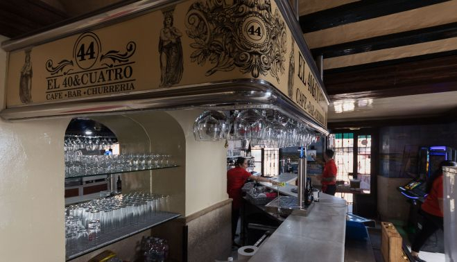 EL 40 Y CUATRO BAR CAFE 2
