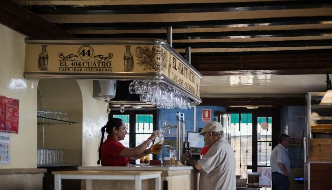 EL 40 Y CUATRO BAR CAFE 15