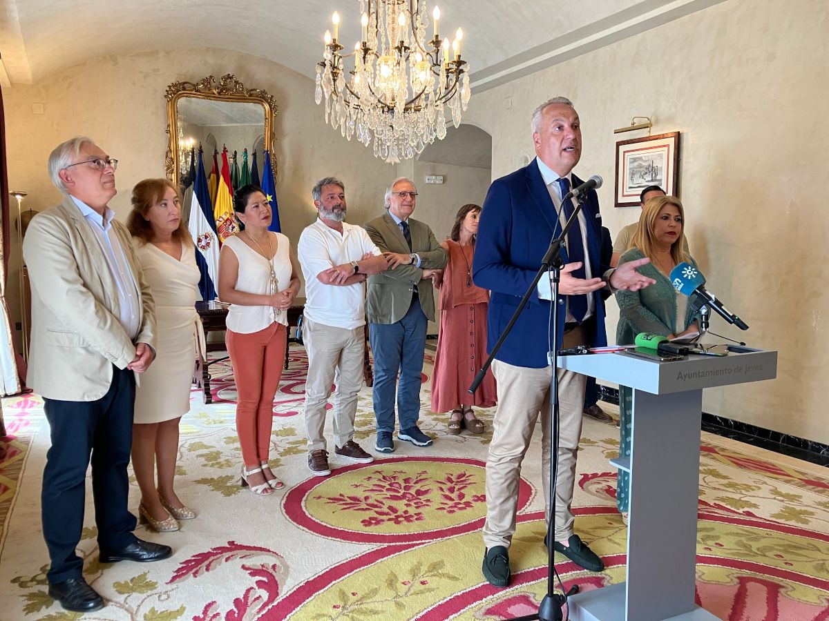 Ruiz Boix interviene ante los medios junto a la alcaldesa de Jerez