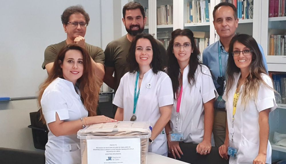 entrega de muestras en el laboratorio de Granada