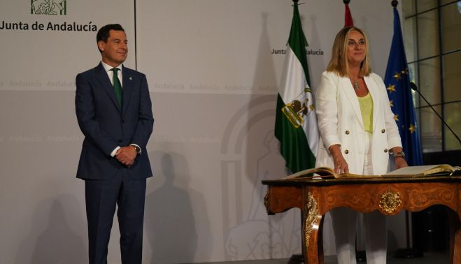 Marifrán Carazo jurando como consejera.