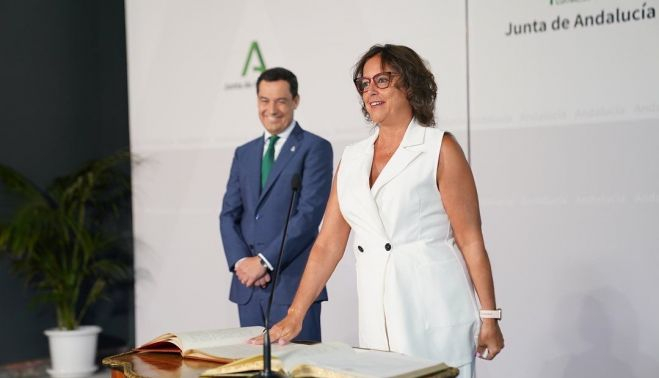 Catalina García jurando como consejera.
