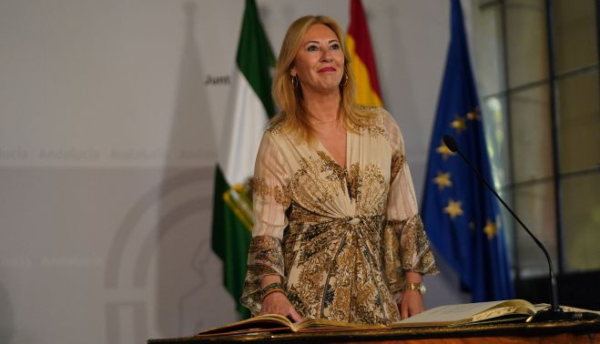 Carolina España jurando como consejera.