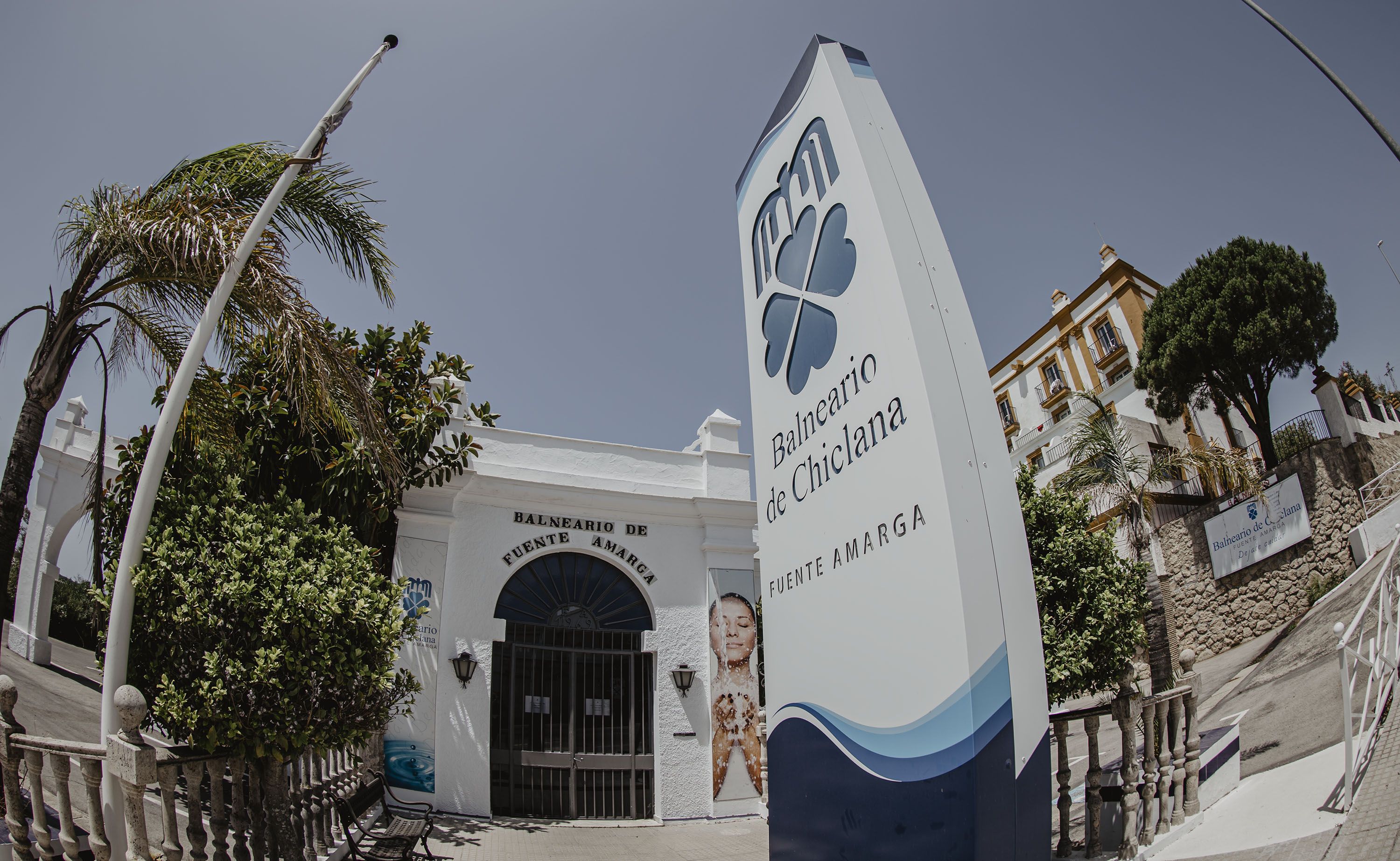 Exterior del histórico balneario construido en Chiclana.